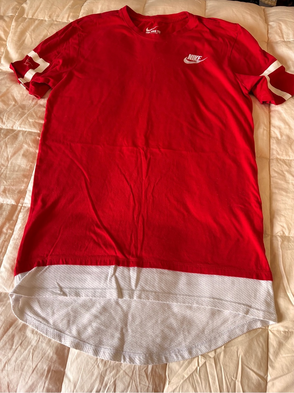 Med Nike Red Short Sleeve Tee with White Trim Trim